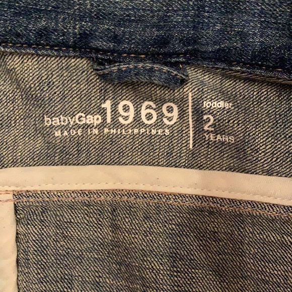 Baby Gap jean jacket for toddler - Picture 2 of 5
